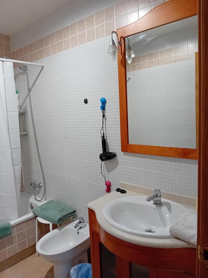 Habitaciones Individuales Wifi Tv Microondas Cerca Del Aeropuerto Madrid Habitacion Grande Wc Privado O Habitacion Pequena Wc Compartido Muy Tranquilas Bien Comunicadas Tren Metro Bus Facil Aparcamiento San Sebastián de los Reyes Buitenkant foto