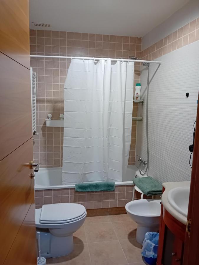 Habitaciones Individuales Wifi Tv Microondas Cerca Del Aeropuerto Madrid Habitacion Grande Wc Privado O Habitacion Pequena Wc Compartido Muy Tranquilas Bien Comunicadas Tren Metro Bus Facil Aparcamiento San Sebastián de los Reyes Buitenkant foto