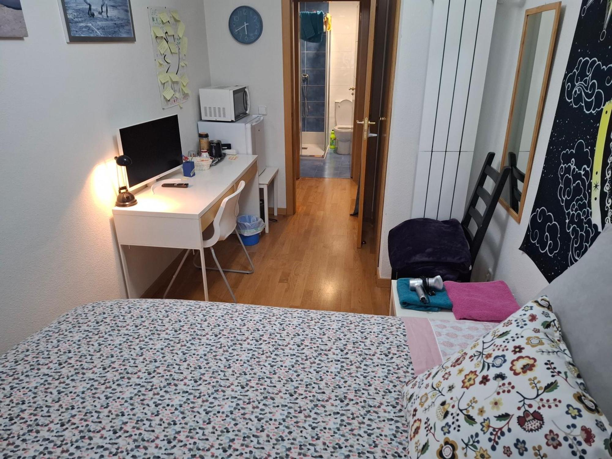 Habitaciones Individuales Wifi Tv Microondas Cerca Del Aeropuerto Madrid Habitacion Grande Wc Privado O Habitacion Pequena Wc Compartido Muy Tranquilas Bien Comunicadas Tren Metro Bus Facil Aparcamiento San Sebastián de los Reyes Buitenkant foto