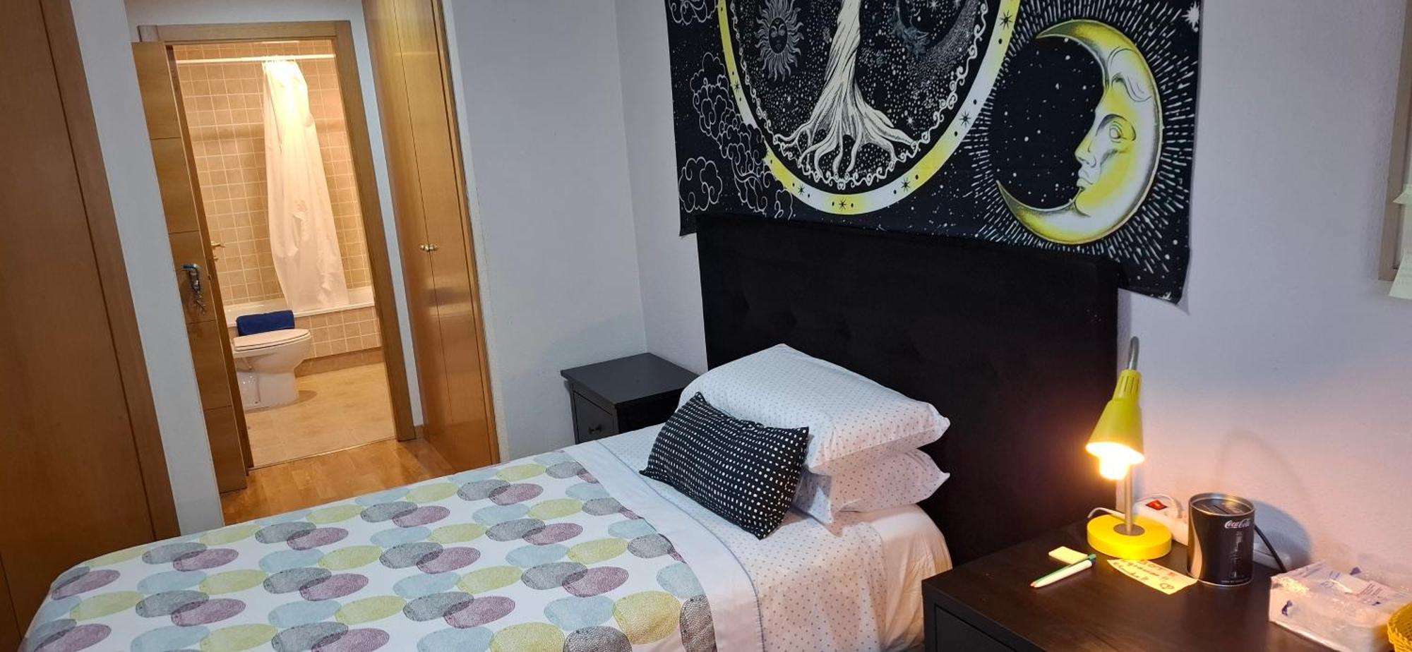 Habitaciones Individuales Wifi Tv Microondas Cerca Del Aeropuerto Madrid Habitacion Grande Wc Privado O Habitacion Pequena Wc Compartido Muy Tranquilas Bien Comunicadas Tren Metro Bus Facil Aparcamiento San Sebastián de los Reyes Buitenkant foto